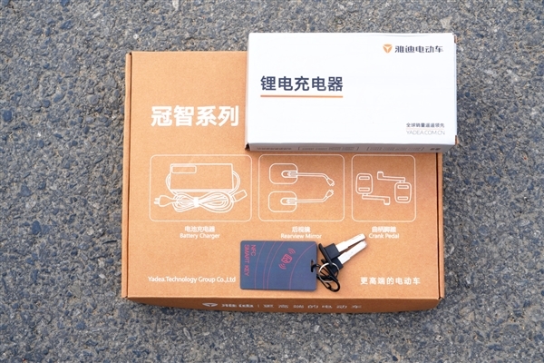 搭载碳纤维锂电!雅迪冠能二代DV6电动车图赏