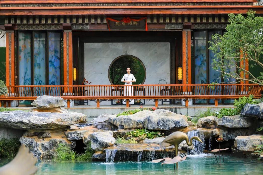 暑气渐消,来倾听龙光的"水畔组曲"吧!