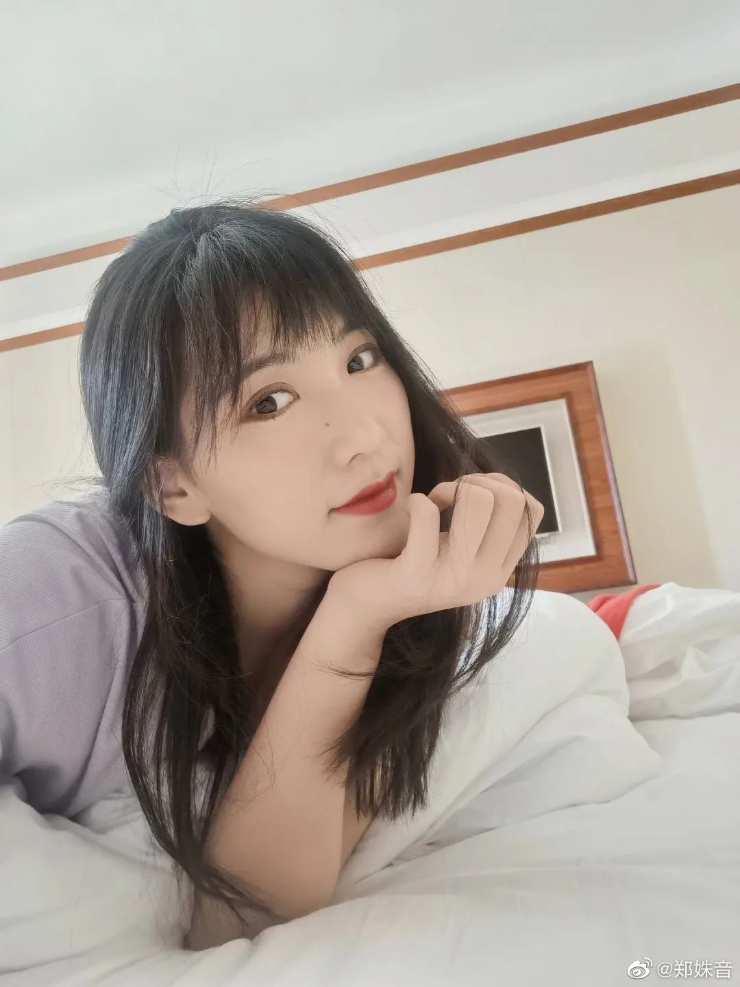 四个月后的拳道世界大奖赛中,郑姝音面对同一对手,稳住情绪全力应战.