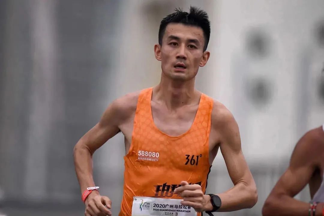滚动 正文q: 这几年国内马拉松浪潮起起落落,作为跑圈前辈,你对刚接触