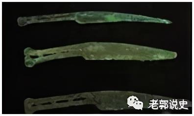 云南出土的青铜刀,带有明显的草原风格。