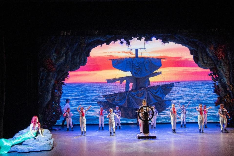 新锐导演钟卓遇上《小美人鱼》:音乐剧有1 1 1>3的魔力_凤凰网商业