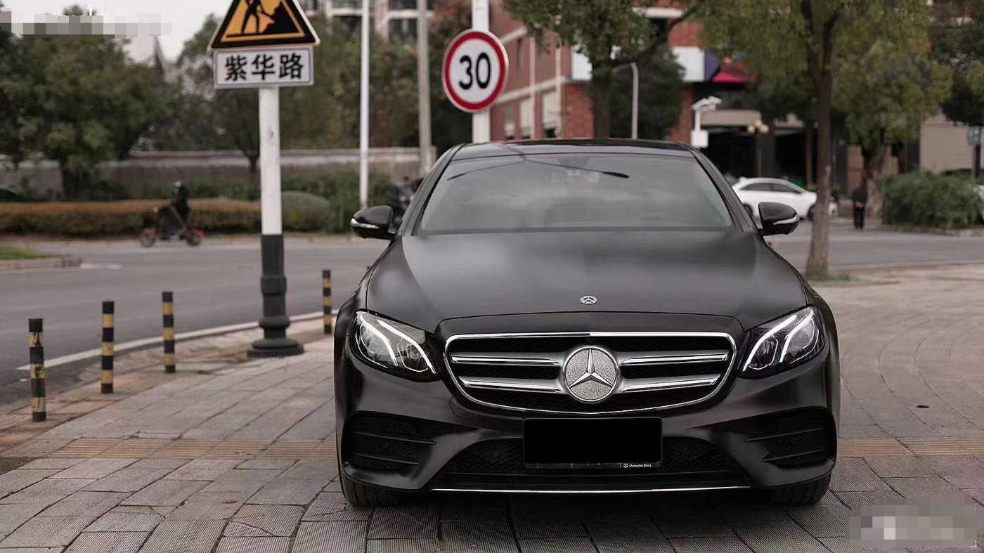 奔驰e改色电光黑 黑武士又来附体了