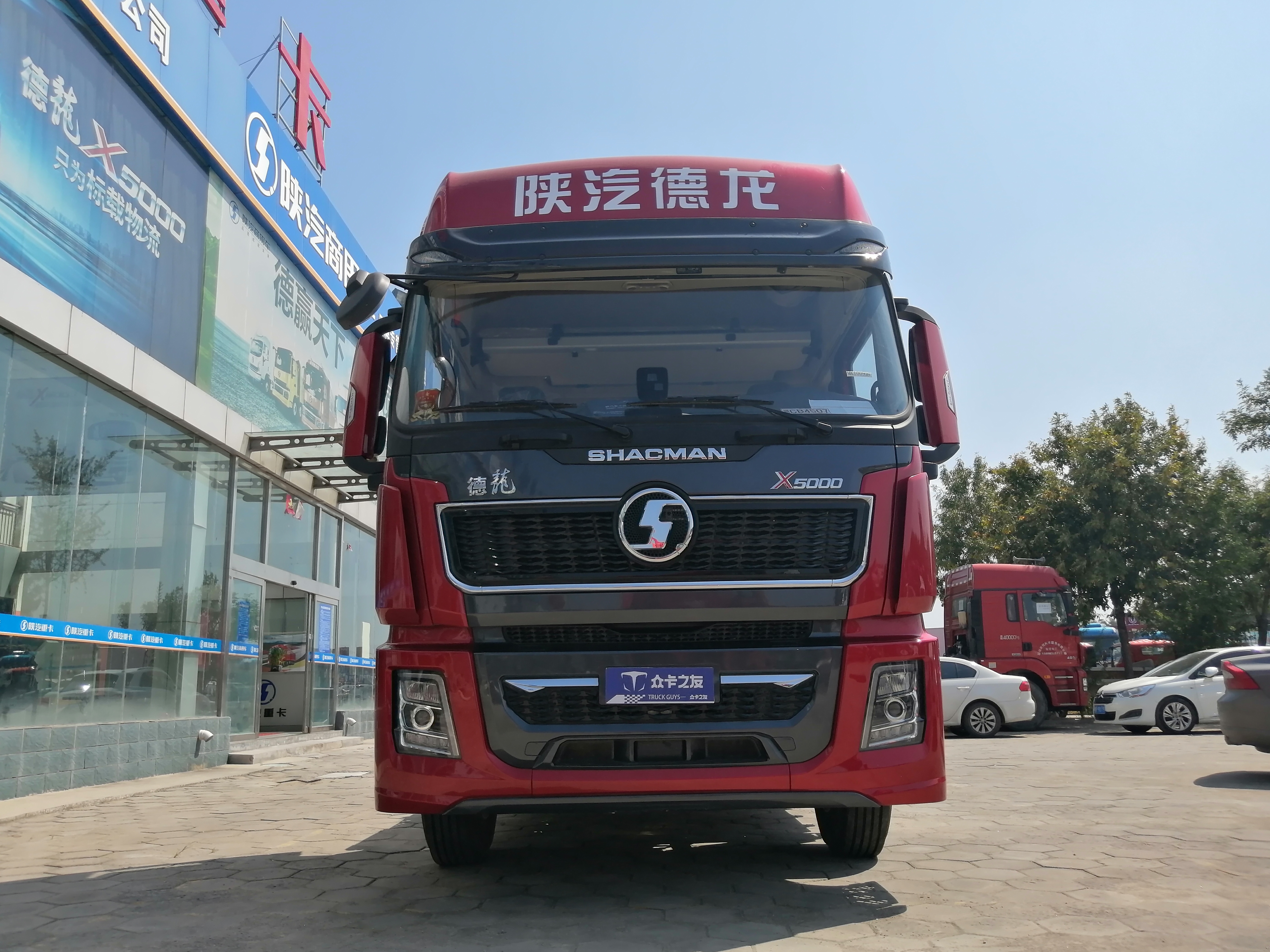 实拍德龙x5000,瞄向干线物流,1000l大油箱,比解放j6p还强__凤凰网