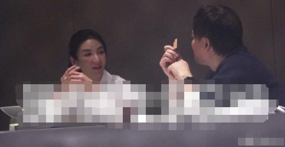 又是一对KPI!黄奕崔伟成功牵手,甜蜜发文称“故事未完”