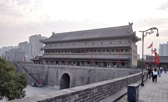 中国现存规模最大的西安城墙,从4座城门变成18座,横跨600多年__凤凰网