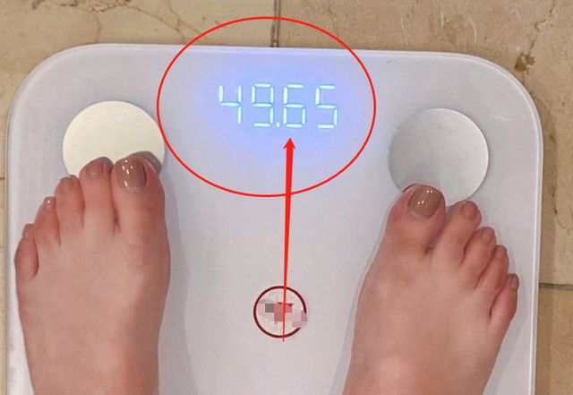 陈妍希明明狂瘦到90斤却身形如桶,为什么没有腰