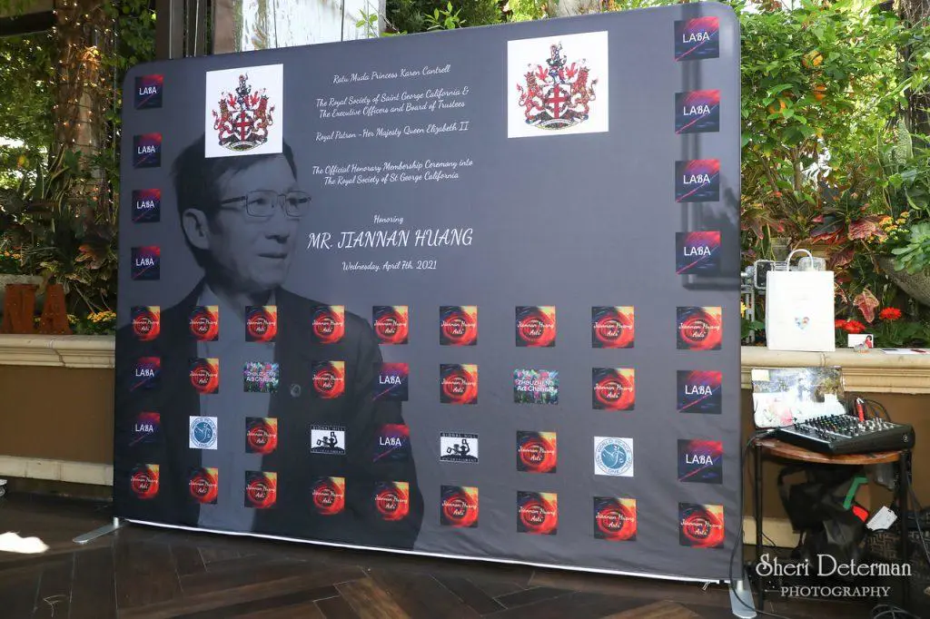 国际知名艺术家黄建南荣获英国皇家学会荣誉会员称号