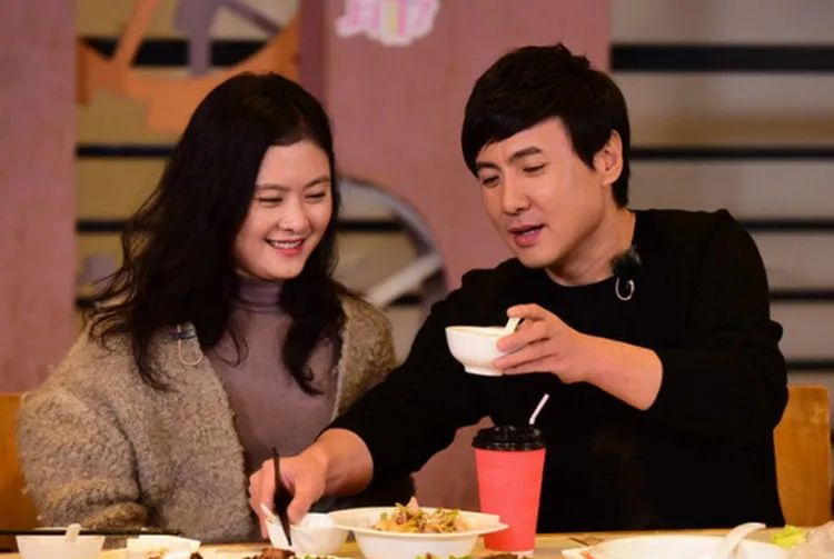 从节目中,我们看得出沈腾和王琦的感情深厚,这让那些所谓的谣言不攻自