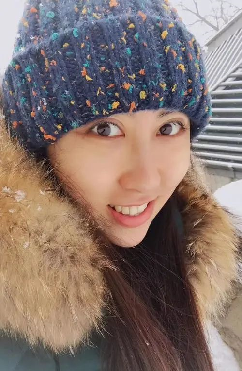 42岁贾浅浅走红屎尿屁体被网友群嘲父亲贾平凹却称赞我远远撵不上