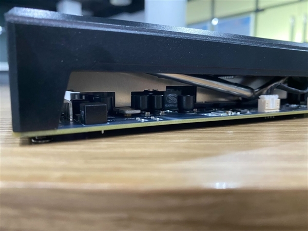 蓝宝石双芯RX 570挖矿卡曝光:能效超RX 6800