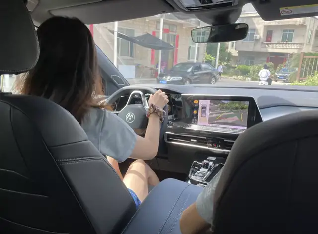 试驾尺寸最大的大众suv,新手女司机连夸好开