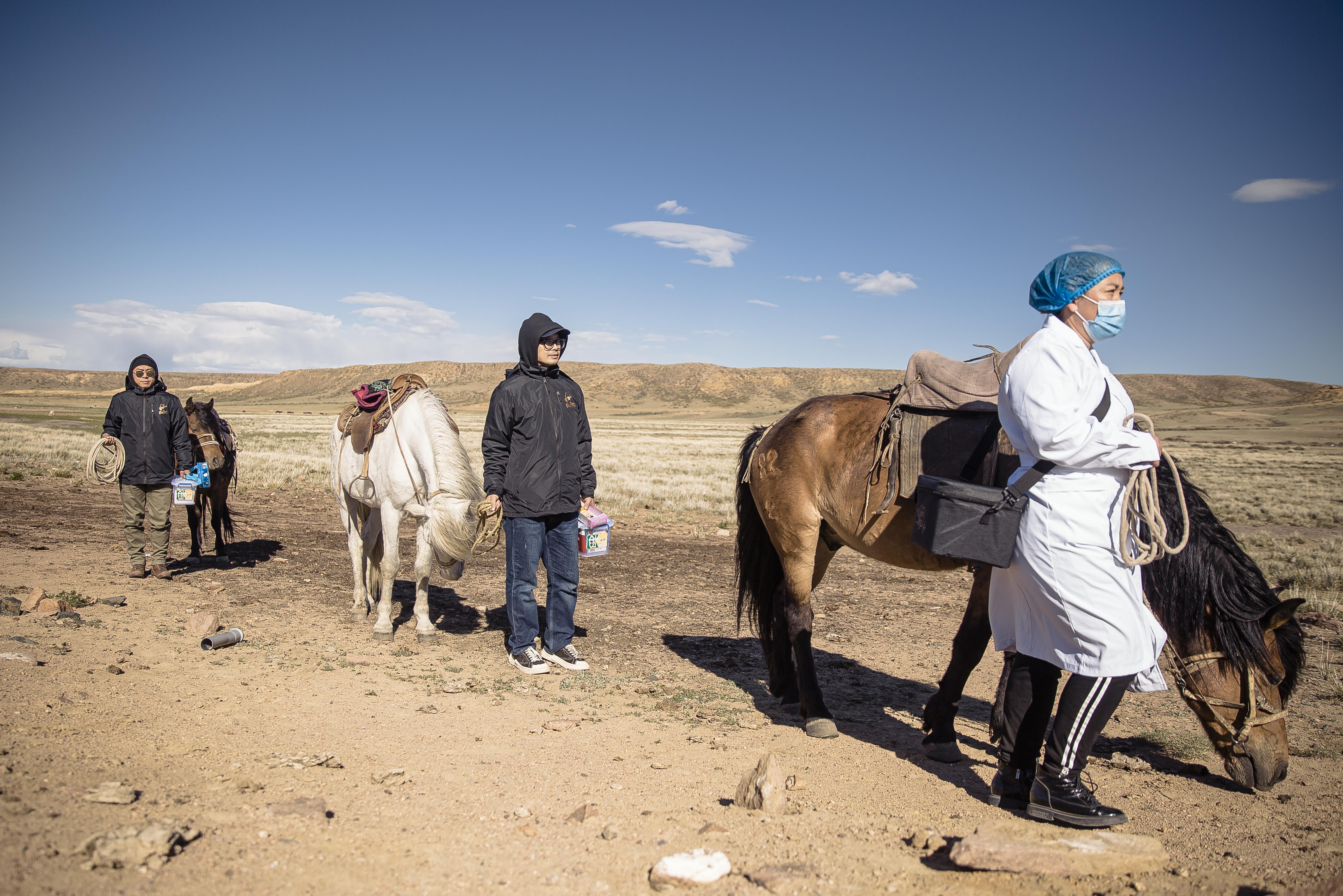 在中国最西北,有人竟是这样当医生的……一群人听说后办了一场摇滚