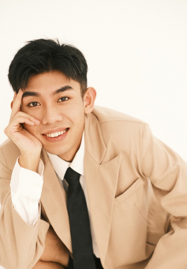 网红张国政女友艺考素颜照曝光,难怪她有自信倒追男友_凤凰网娱乐