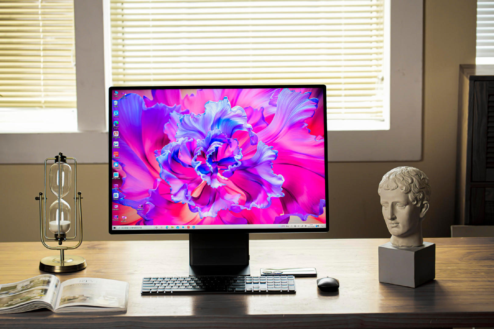 首先在材质的选用上,华为matestation x使用铝合金作