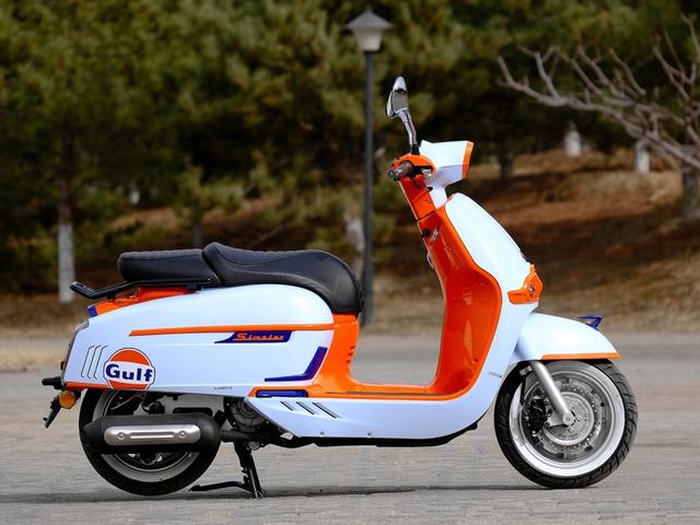 这款德味复古踏板不一般 试驾 victroia sixties 300i