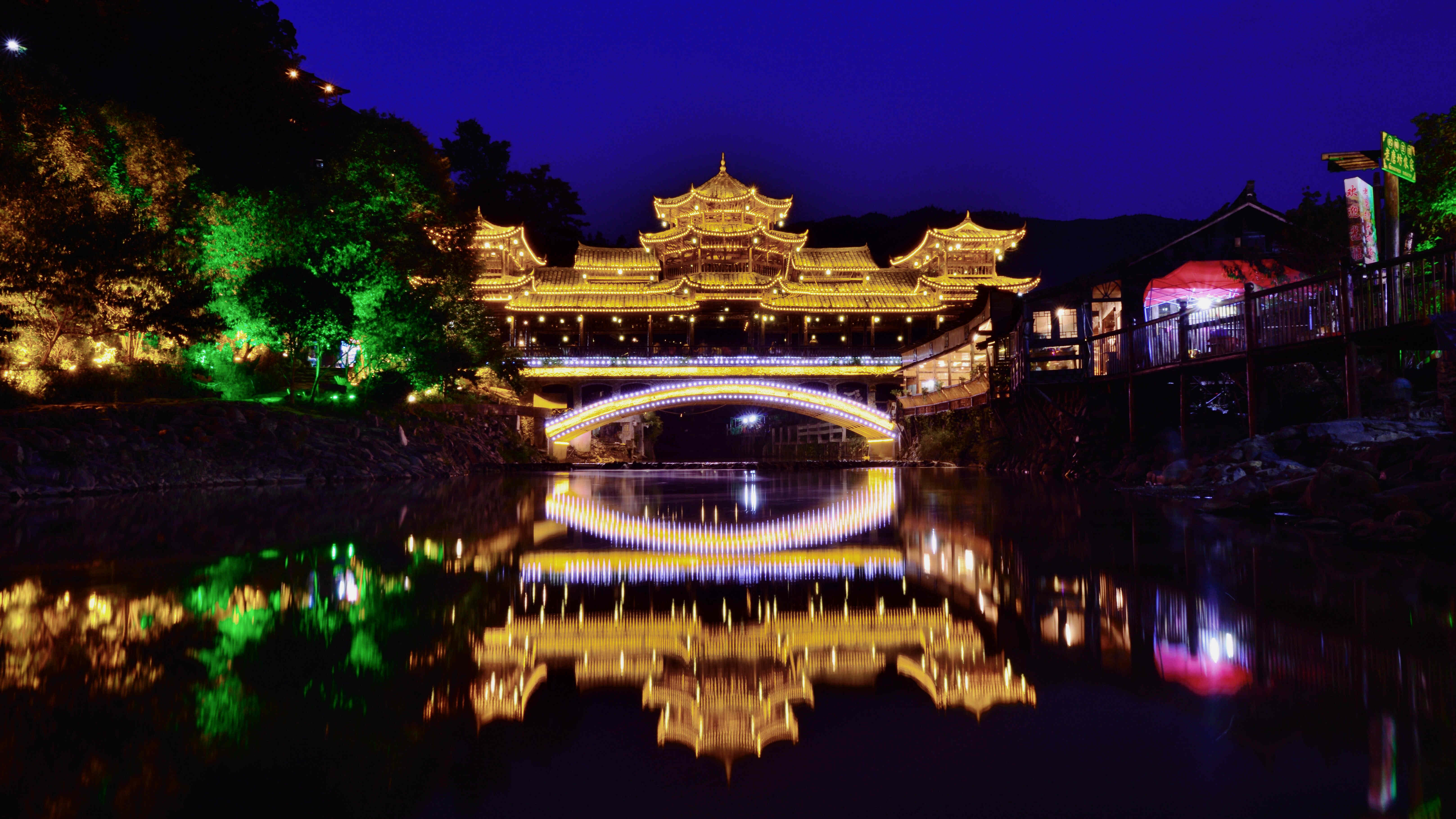 夜游西江千户苗寨,遇见别样风情的灯火美景