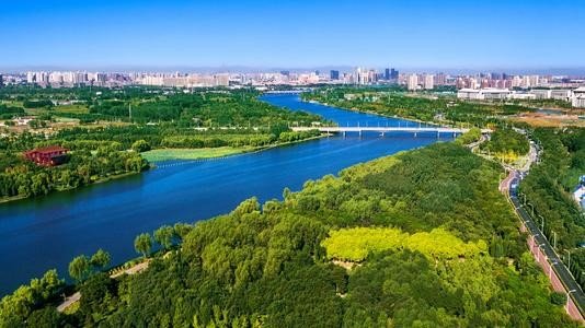 大尺度绿色空间环绕"的生态格局,北京城市副中心以生态优先,绿色发展