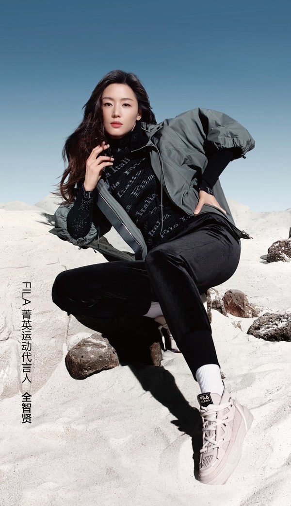 FILA菁英运动代言人全智贤身穿FILA ICONA SALTO太空鞋