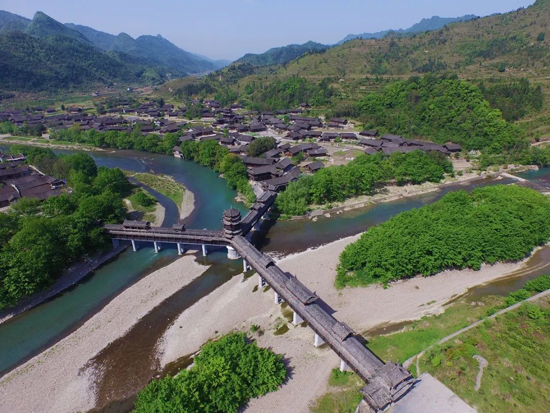 国庆期间,和朋友相邀一起去湖南省湘西龙山县苗儿滩镇惹巴拉景区游玩.