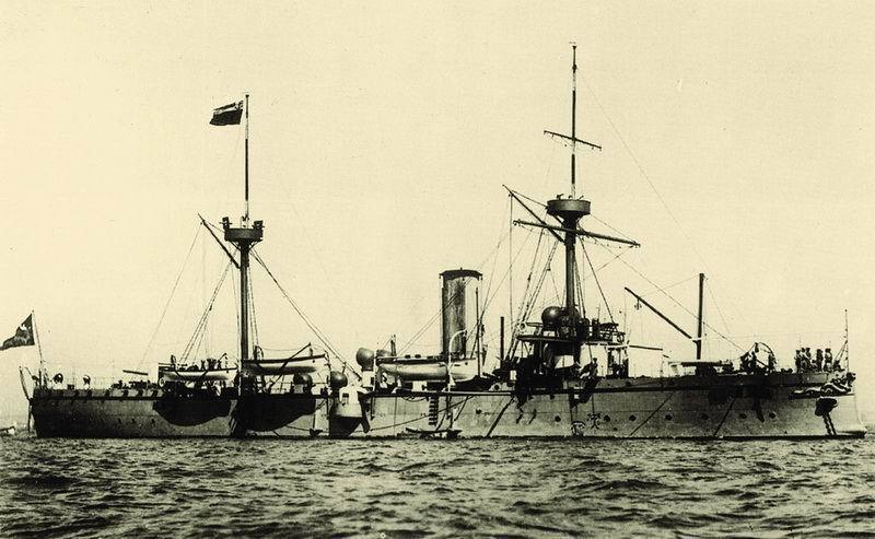 琅威理在“靖远”后桅上升挂提督旗