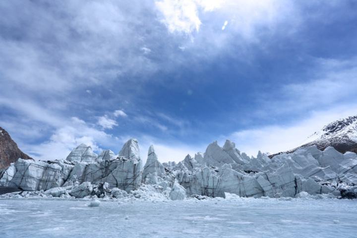 我国最美的六大冰川之一——特拉木坎力冰川__凤凰网