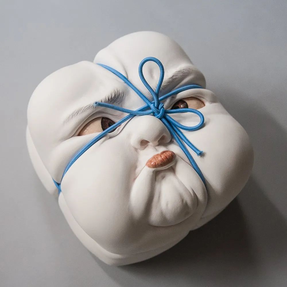 他半路辍学,自考当上警察,31岁突然辞职在家闭关"捏小人"