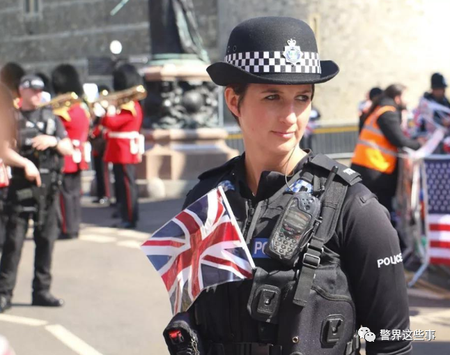 遍布全球的美丽女警,她们飒爽英姿生活照曝光__凤凰网