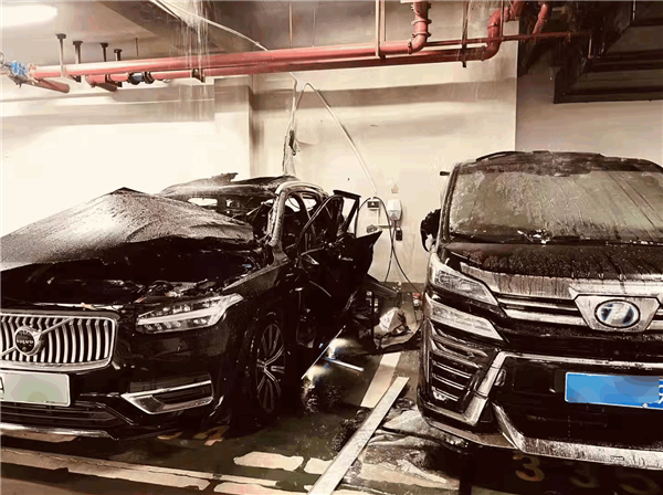 沃尔沃回应新能源车辆燃烧事故:无人员伤亡 正配合消防调查