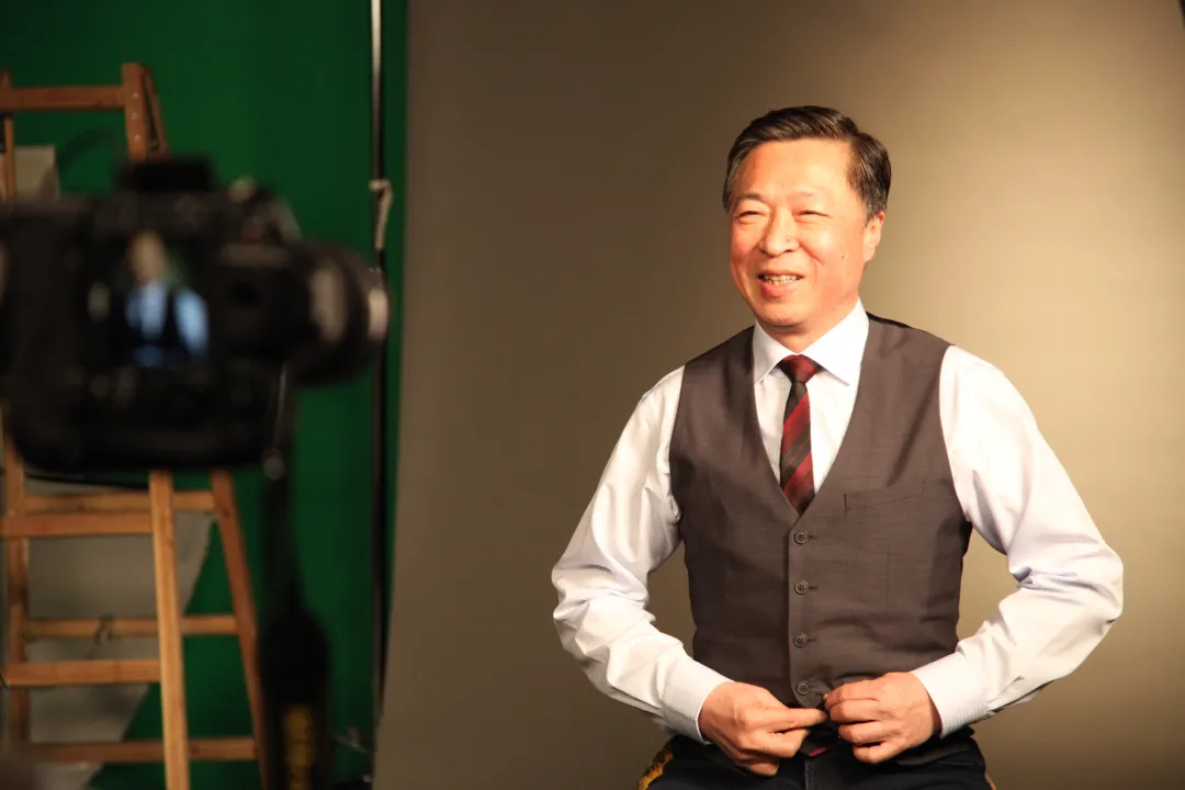 ​phoenix何亮亮所有人都叫他「何先生」.