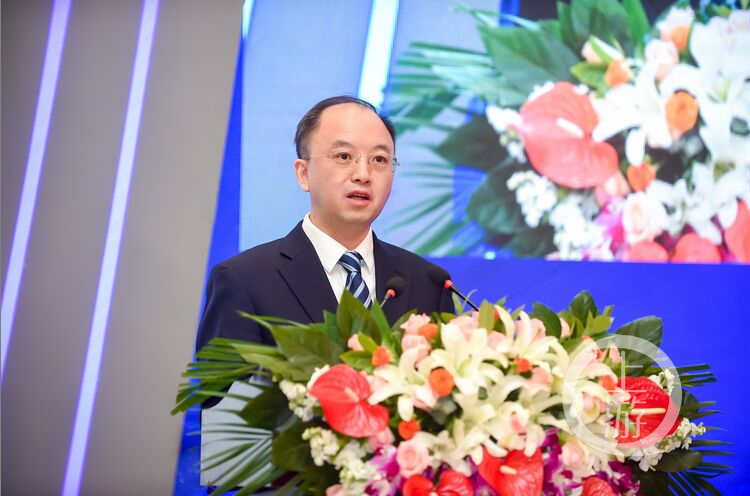 重庆渝中区将打造解放碑-朝天门世界知名商圈 区长黄茂军划重点__凤凰