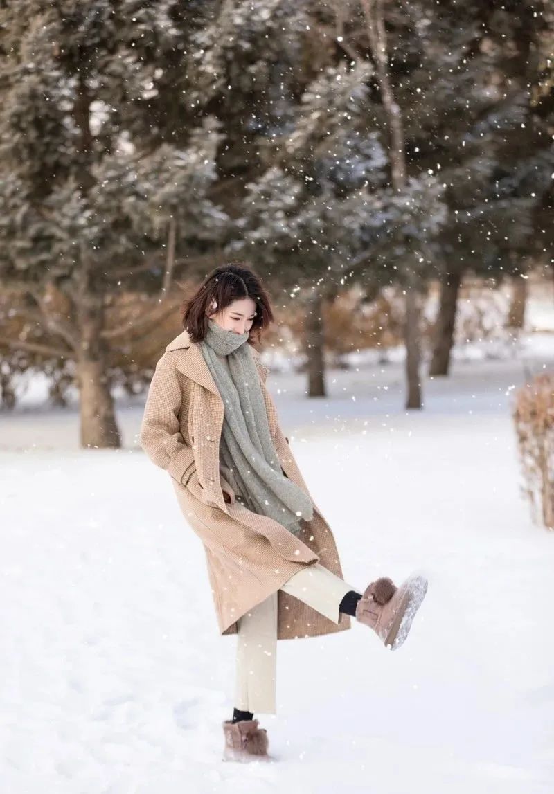 冬天下雪如何拍美照这8个姿势最自然女生想要好看就这么拍