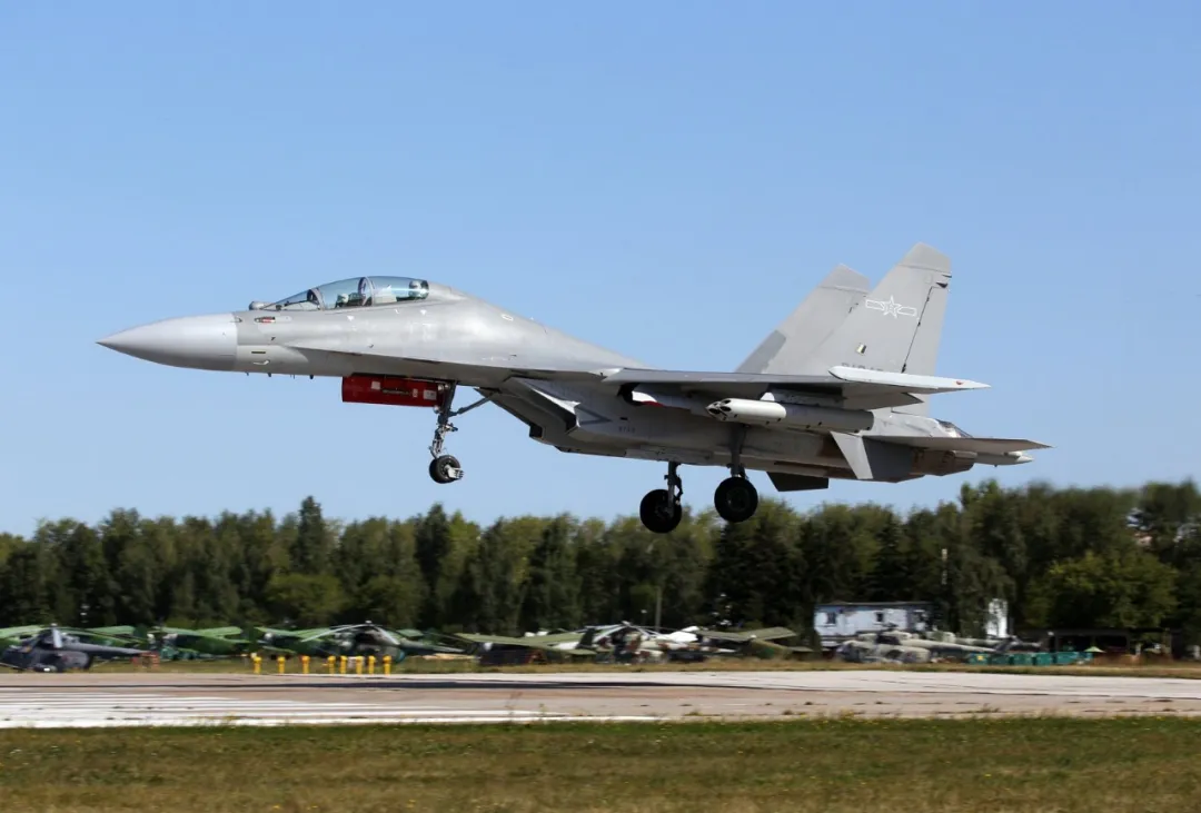 中国最先进的歼-16战机,为什么挂载"火箭弹"参加比赛?_品推资讯