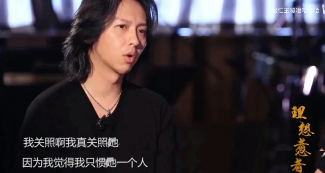 另一位"滚人"陈辉,摇滚乐队面孔乐队的主唱,说实话陈辉和张淇都让小编