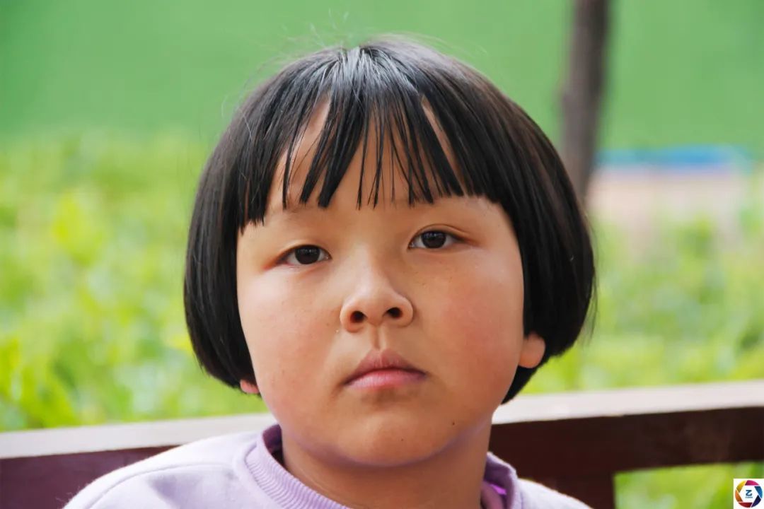 10岁女孩至今不会走路,在爸爸家暴中长大,妈妈为她撑起一片天__凤凰网