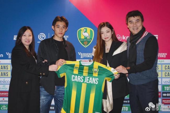 妈妈张冬梅知性温柔,很懂得教育孩子,让年少的李嗣镕足球学习一把抓.