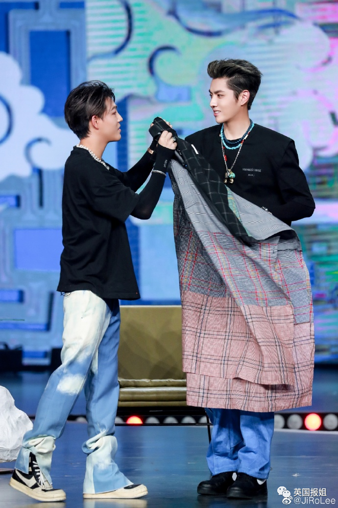 爆吴亦凡诱骗少女成产业链,团队拉皮条兄弟共享?