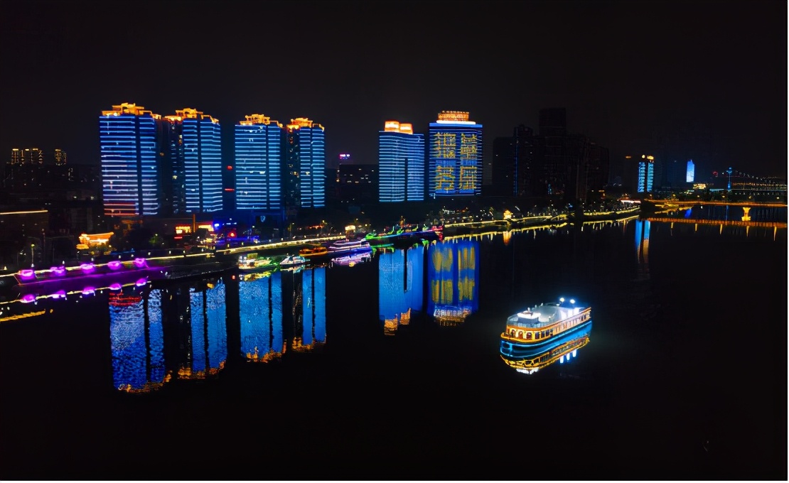 襄阳夜景江边图片