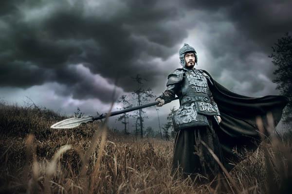 不想当官被硬推上将军位置,却屡遭部下背叛,终落得苦闷被贬