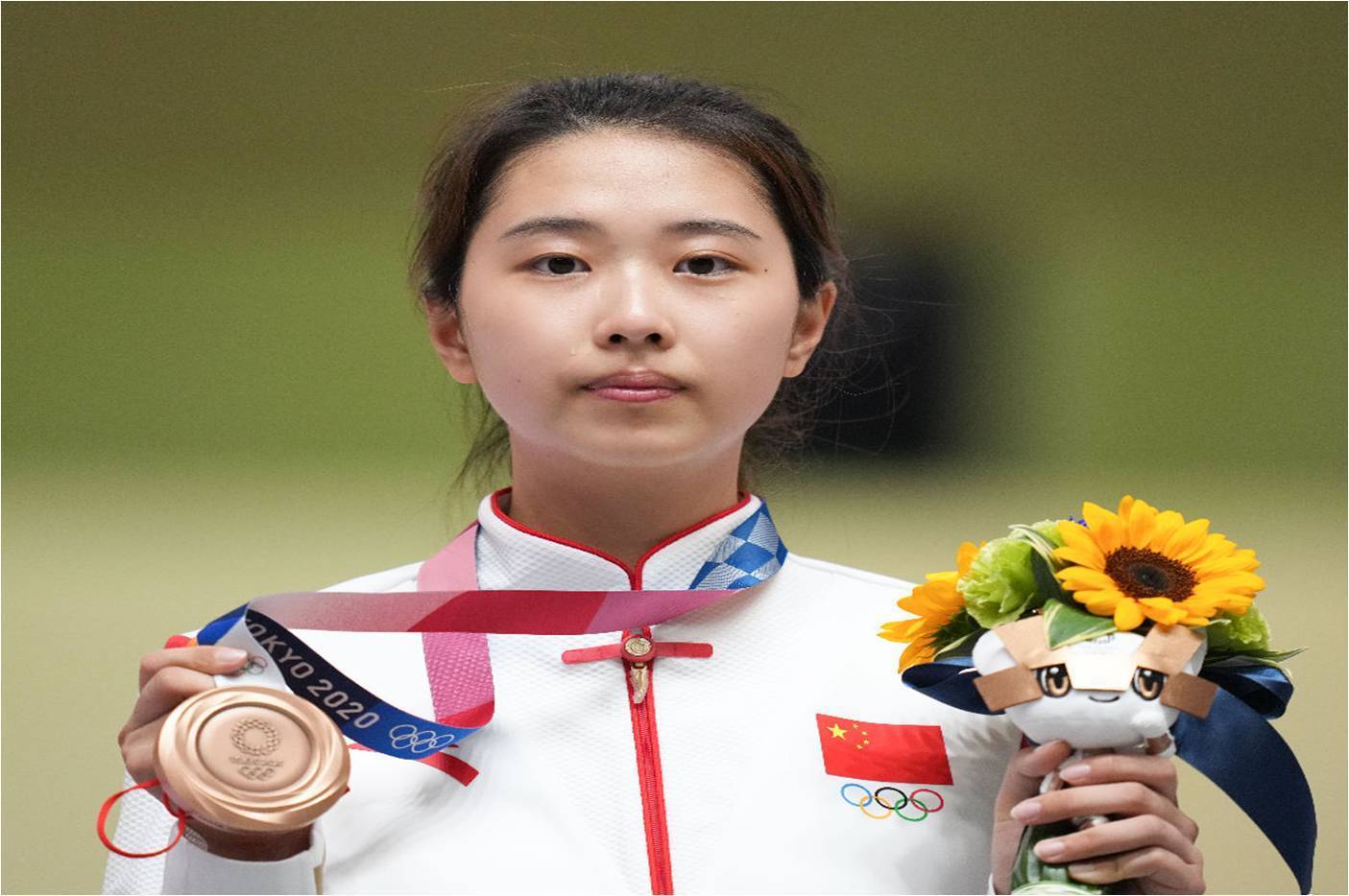 02年6月出生的肖嘉芮萱首次参加奥运,在女子25米运动手枪决赛中,连续