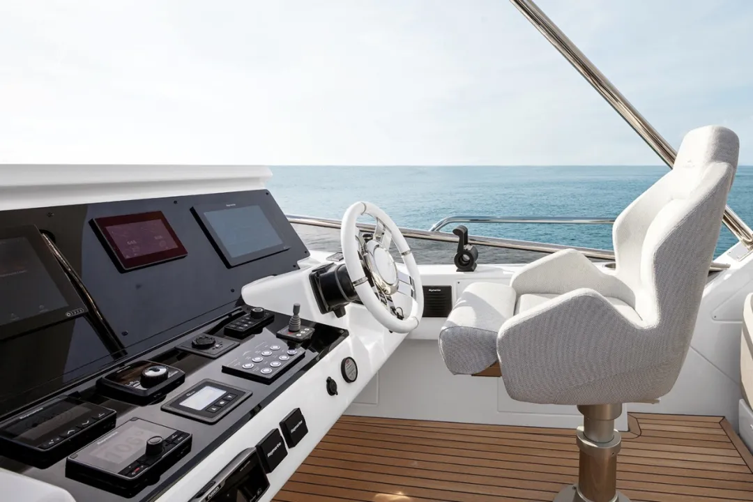 对船舵的灵敏度进行配置,给船东提供犹如驾驶豪华超跑一样的掌舵手感
