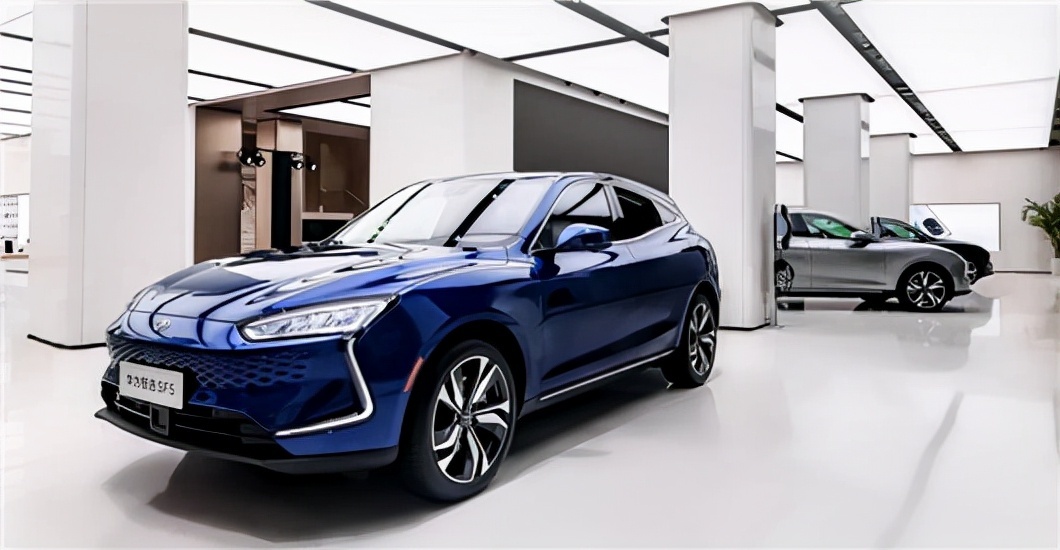 行业的视野,这款新车又和曾经被纳入销售计划的赛力斯sf7有哪些关联?