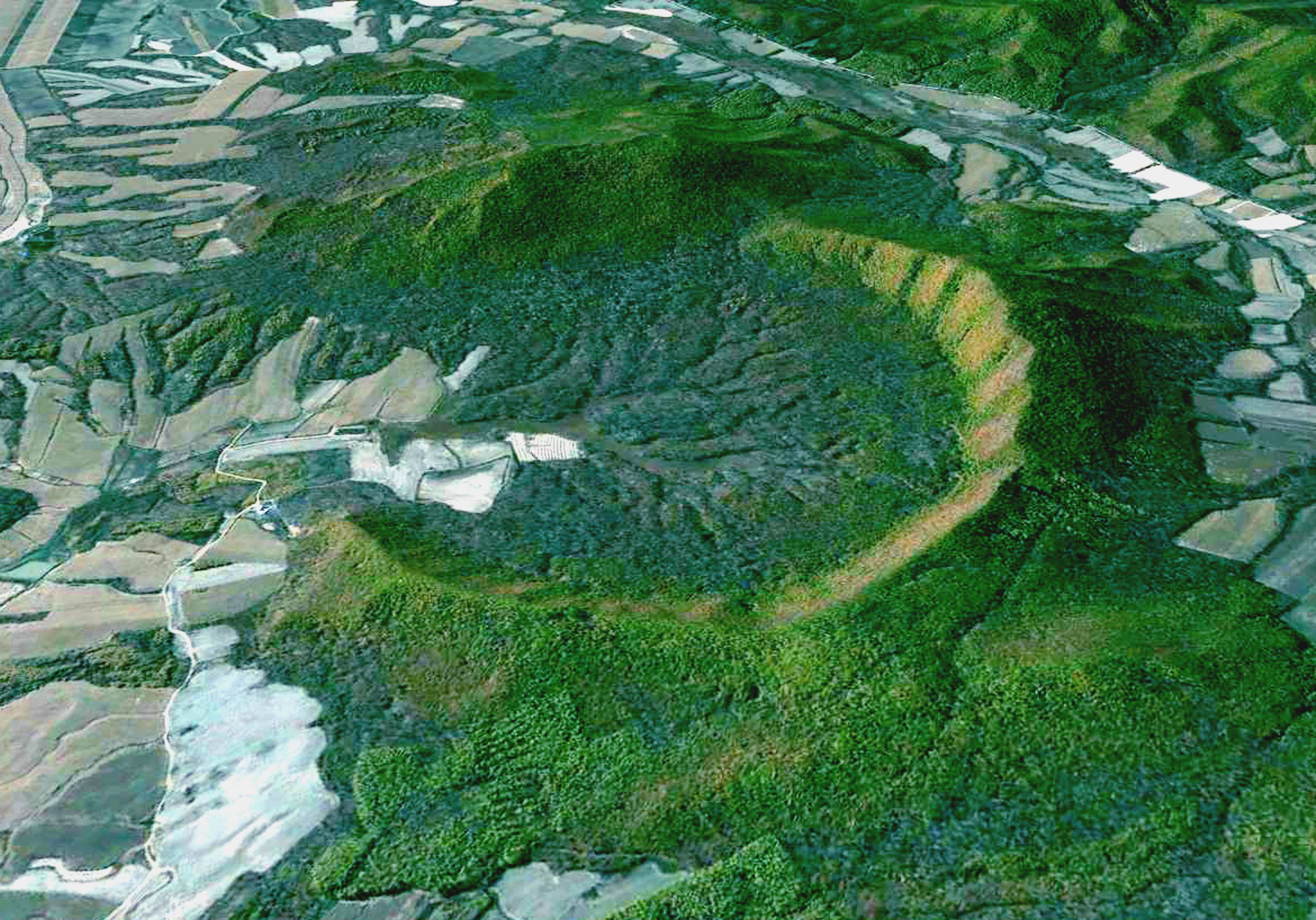 依兰陨石坑冰川遗迹图片