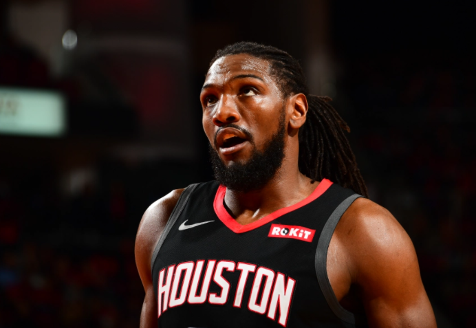 随队记者:尼克斯考虑签下肯尼斯-法里德