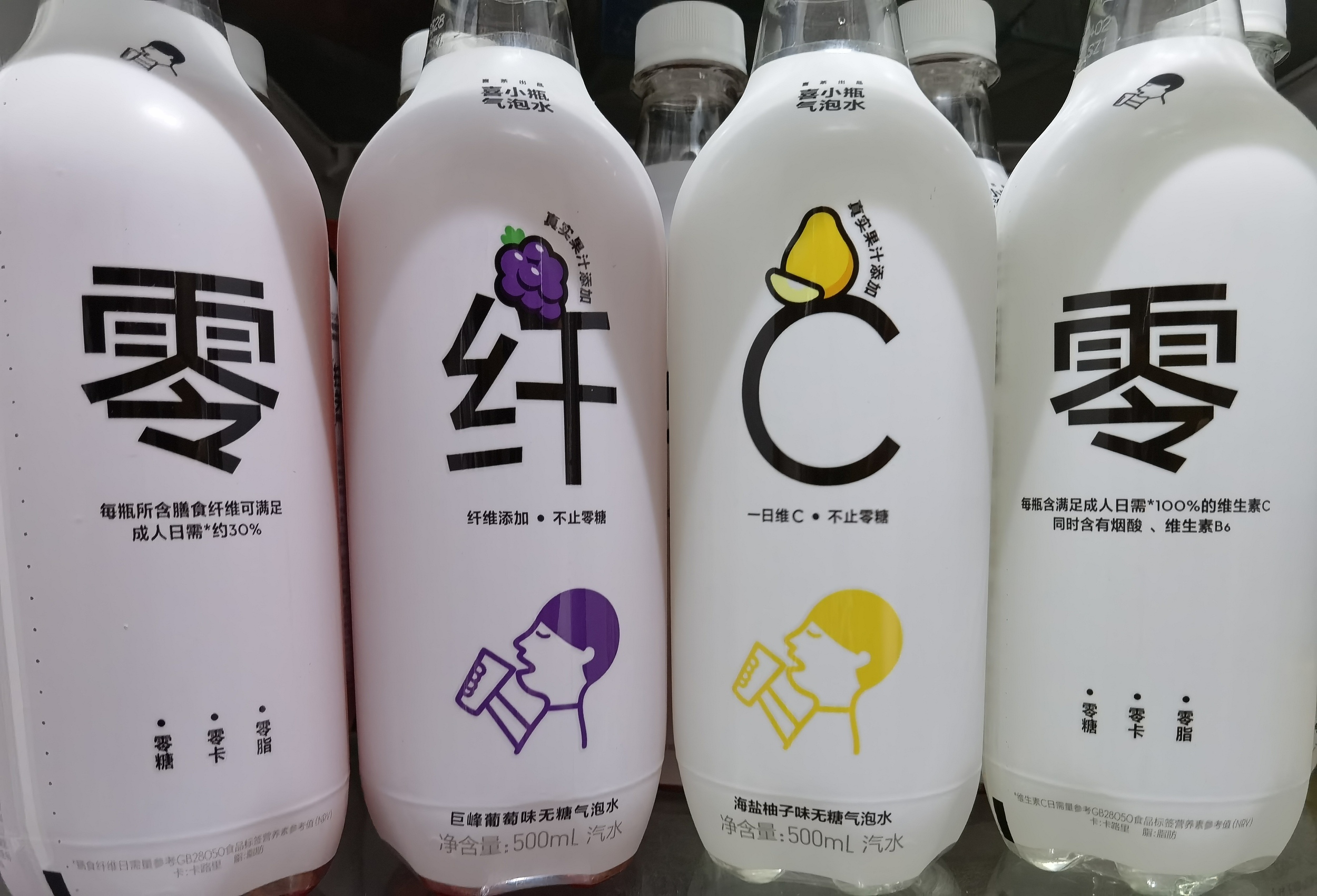喜小瓶气泡水,图片来源@视觉中国
