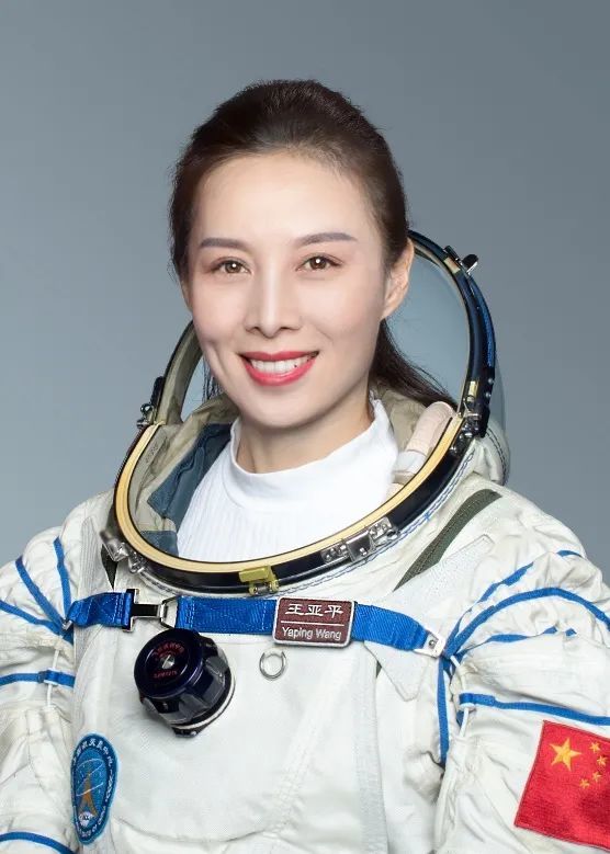 王亚平定妆照 | CMS
