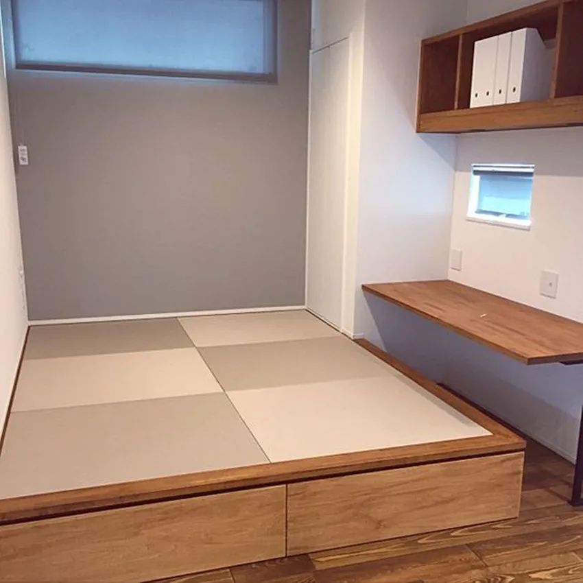 能这么装榻榻米的我也是头次见,拐角掏空装悬空书桌,当床又当椅__凤凰