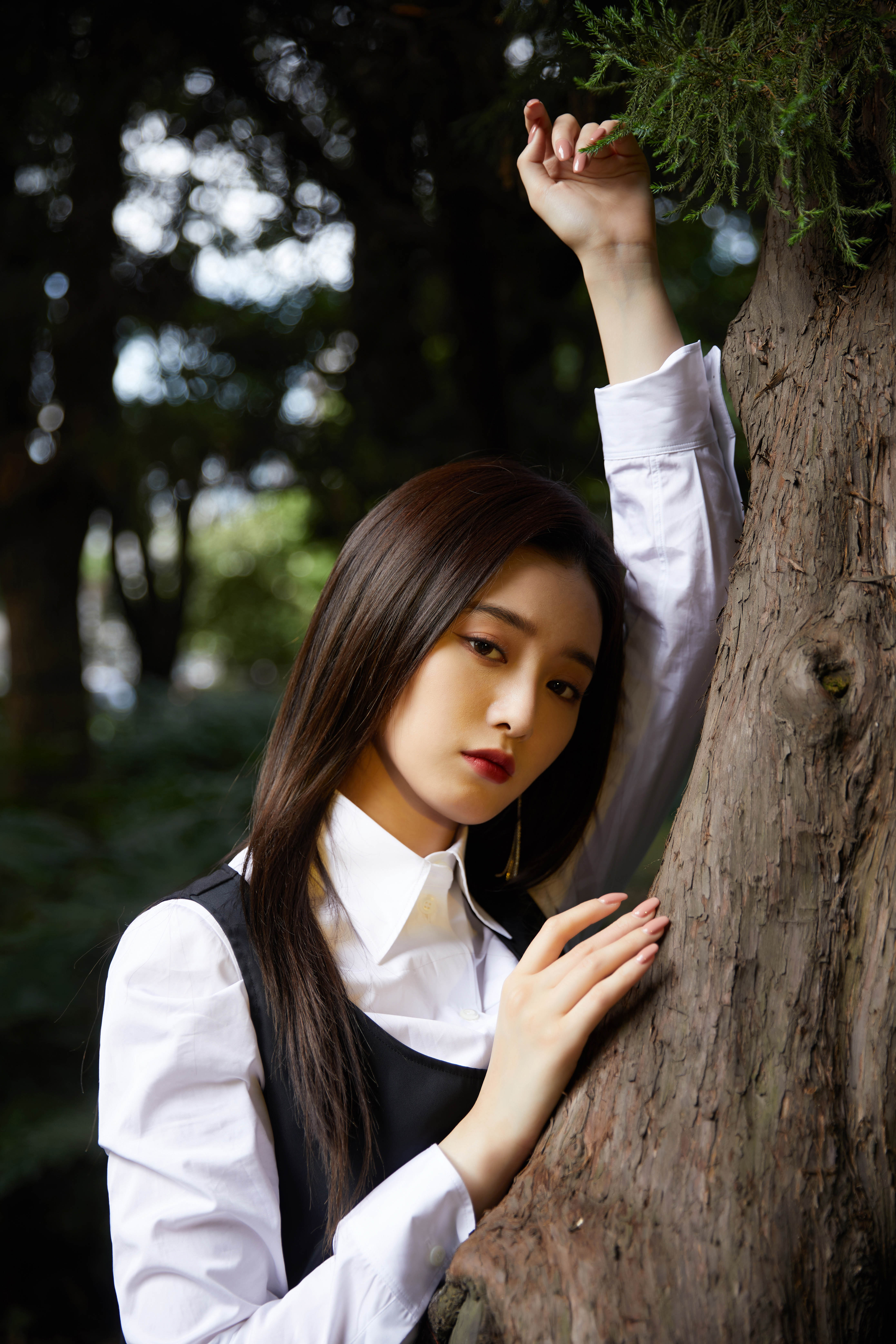 徐艺洋首张古风ep花湮灭即将上线丛林光驳大片曝光气质卓然