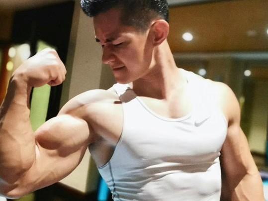 命运轨迹,从县队,市队,省队,一路走到国家队,练过古典摔跤,散打,拳击