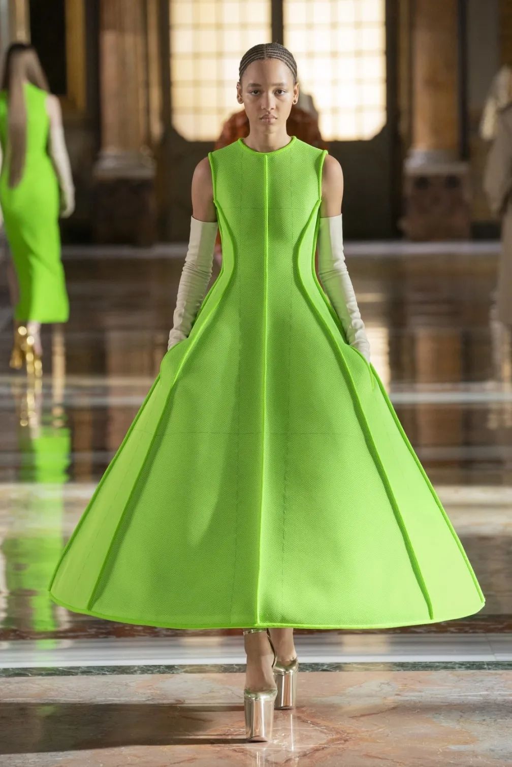 那条最能造梦的裙子,在valentino的秀上找到了